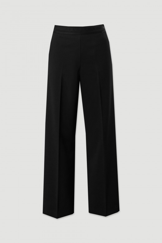 Fabric trousers with an elastic waistband Fabric trousers with an elastic waistband