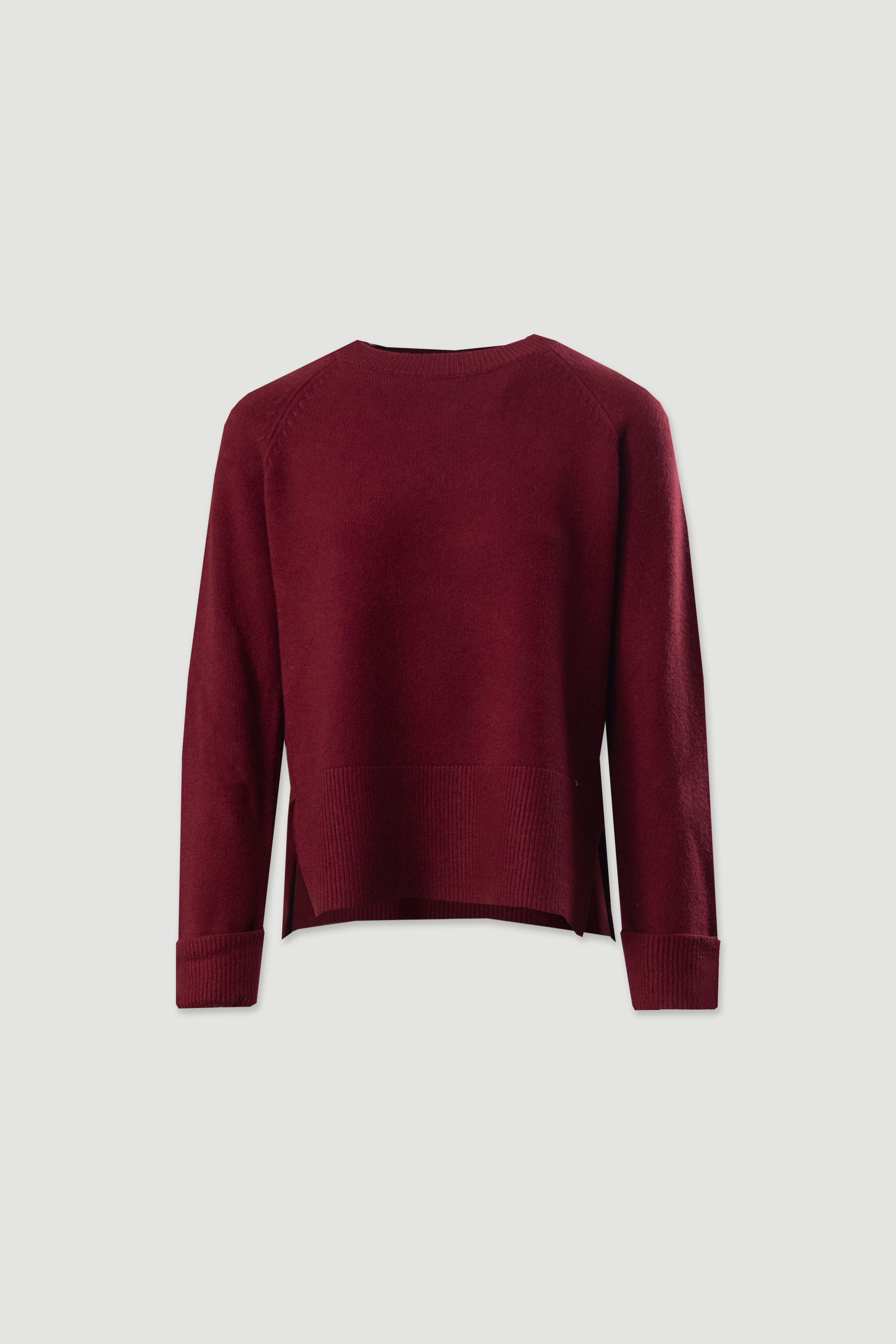 Knit sweater with wide hem