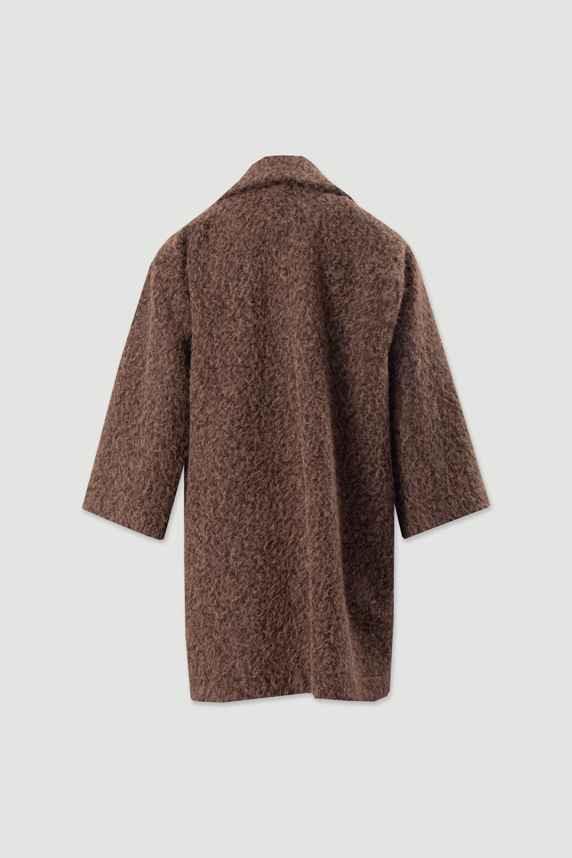 Casaco de pêlo curto com gola ampla