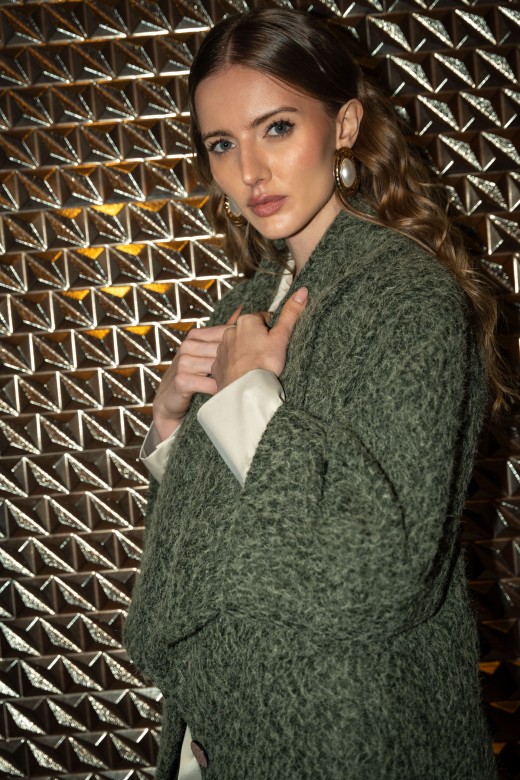 Casaco de plo curto com gola ampla