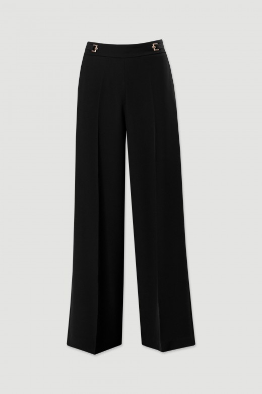 Calça wide leg com detalhe de fivelas Calça wide leg com detalhe de fivelas
