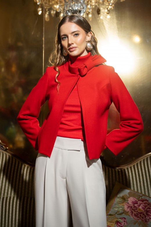 Casaco curto com gola laada