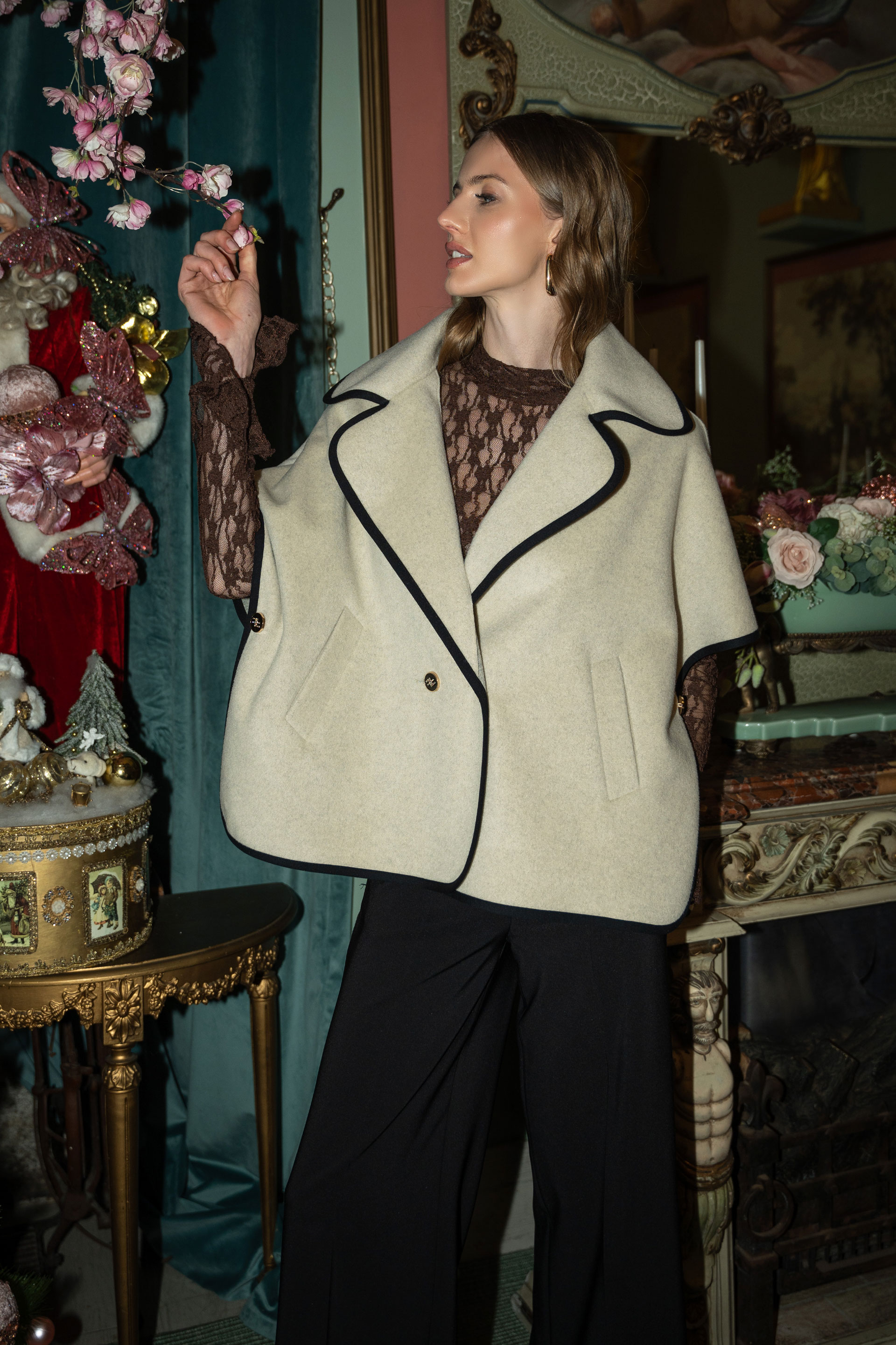 Cape with personalized button