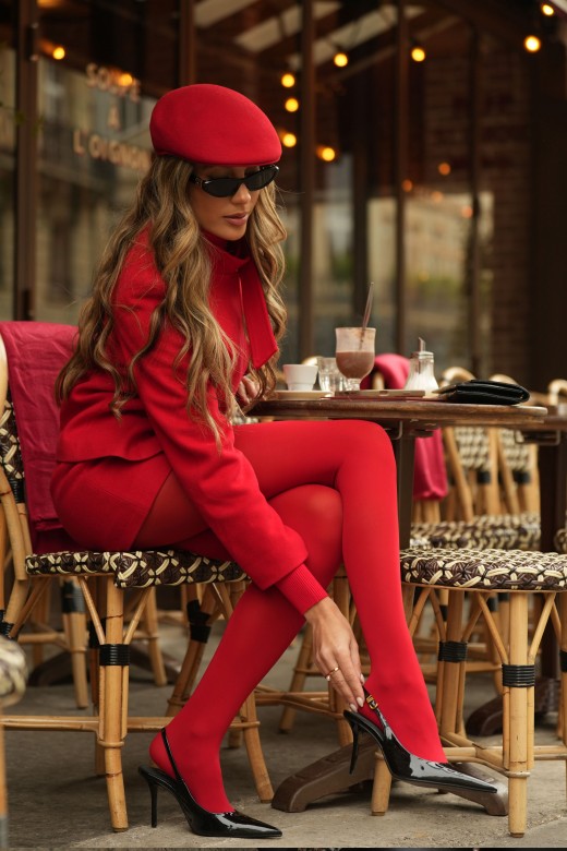 Jupe courte en laine. Jupe courte en laine.