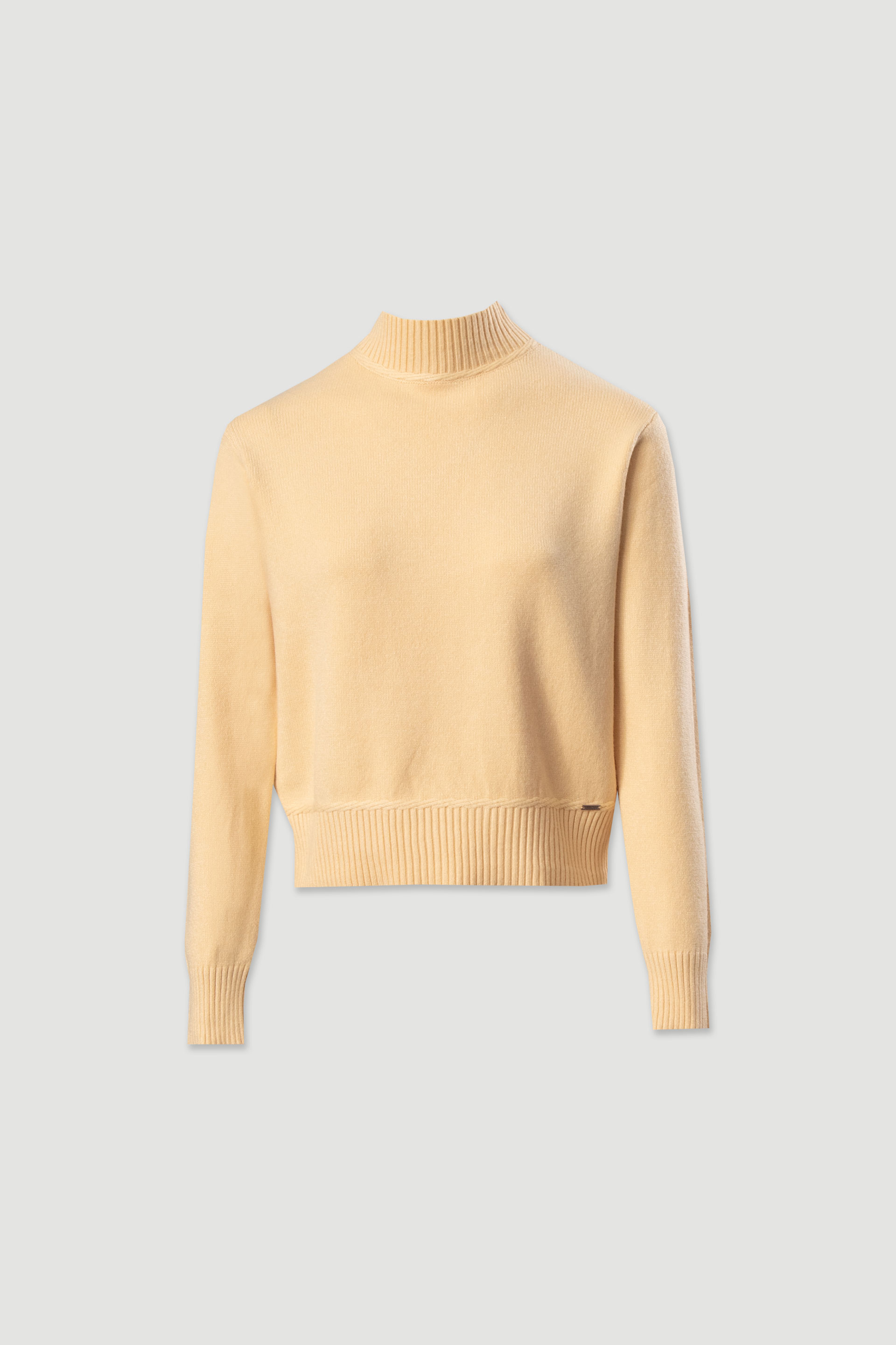 Pull en maille à col montant côtelé