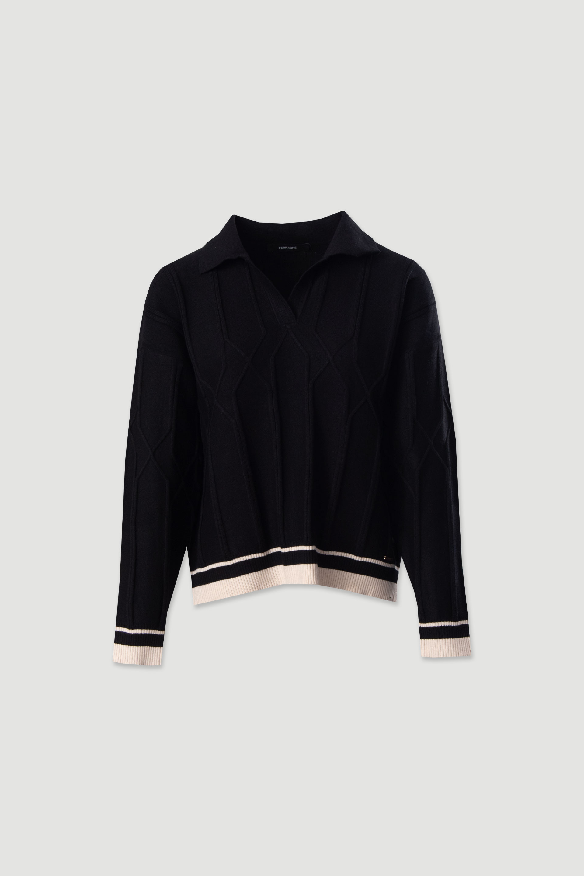 Conjunto de polo e calça em malha trabalhada com risca