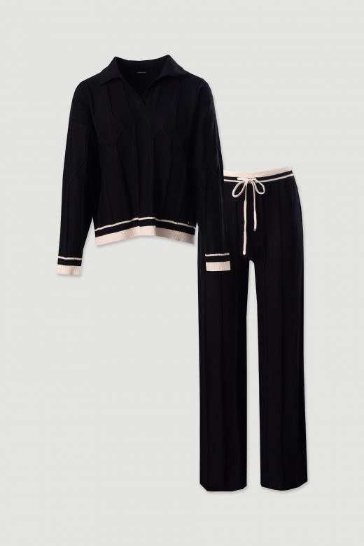 Conjunto de polo e calça em malha trabalhada com risca Conjunto de polo e calça em malha trabalhada com risca