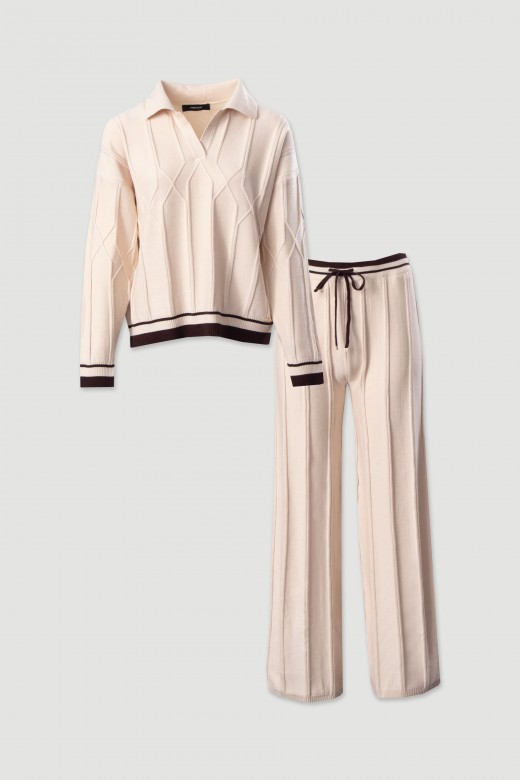 Conjunto de polo e calça em malha trabalhada com risca Conjunto de polo e calça em malha trabalhada com risca