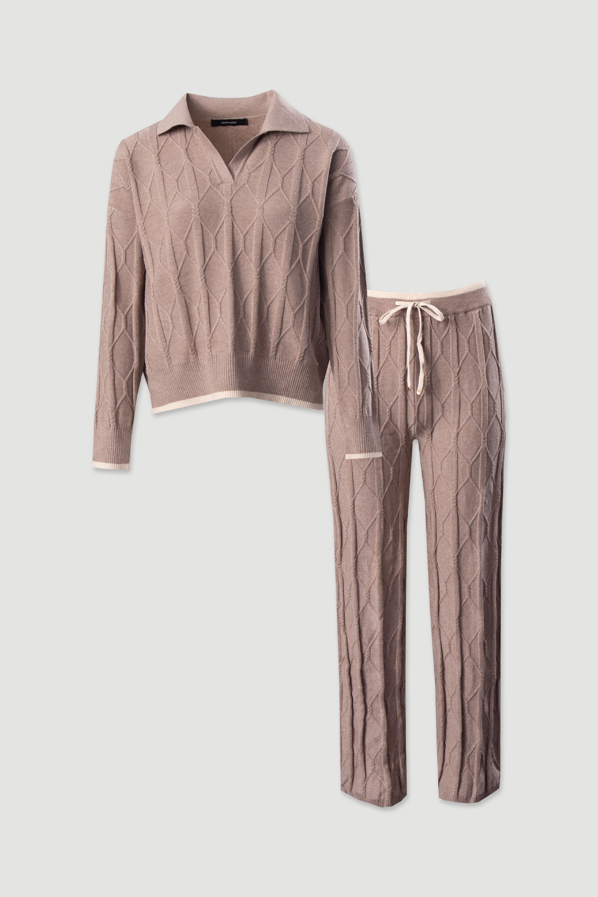 Conjunto de polo e calça em malha trabalhada