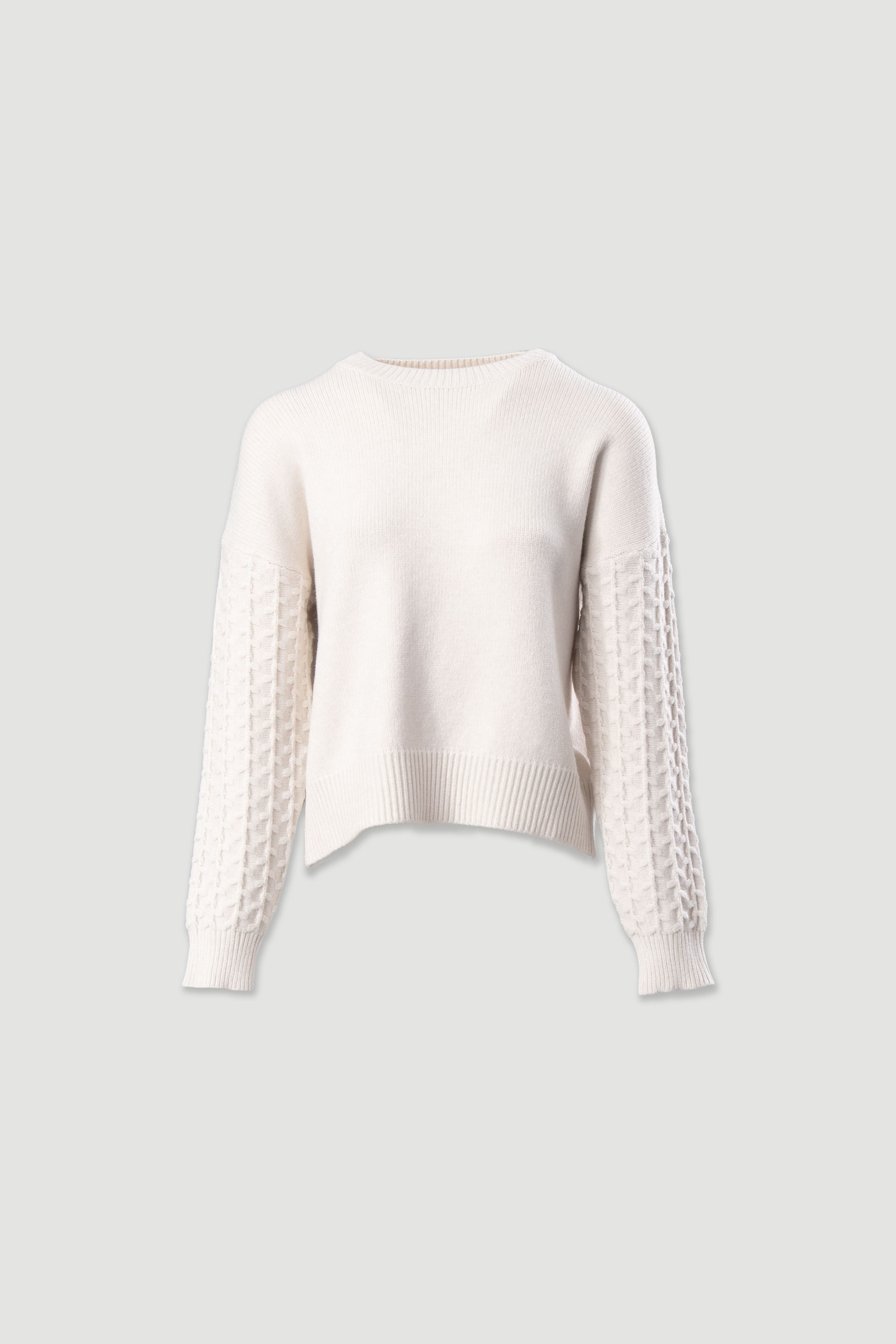 Knitted jumper with textured sleeves