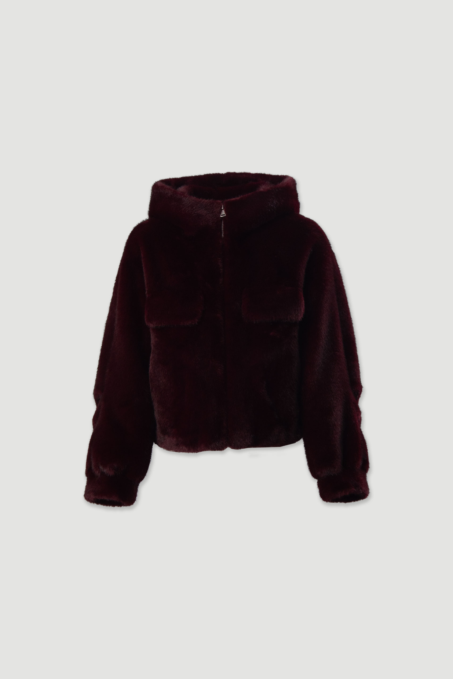 Chaqueta corta de pelo sintético con capucha