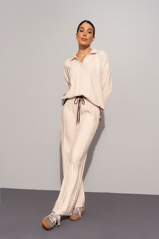 Conjunto de polo e calça em malha trabalhada com risca Conjunto de polo e calça em malha trabalhada com risca