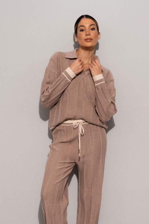Conjunto de polo e calça em malha trabalhada com risca Conjunto de polo e calça em malha trabalhada com risca