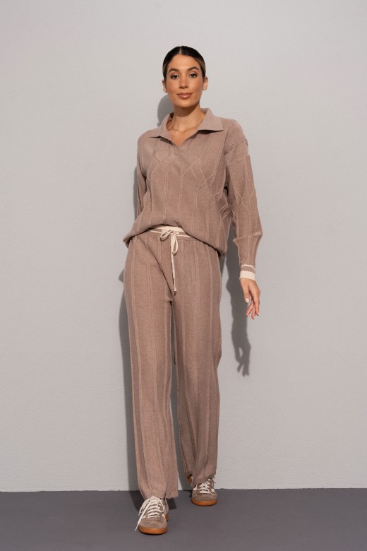 Conjunto de polo e calça em malha trabalhada com risca Conjunto de polo e calça em malha trabalhada com risca