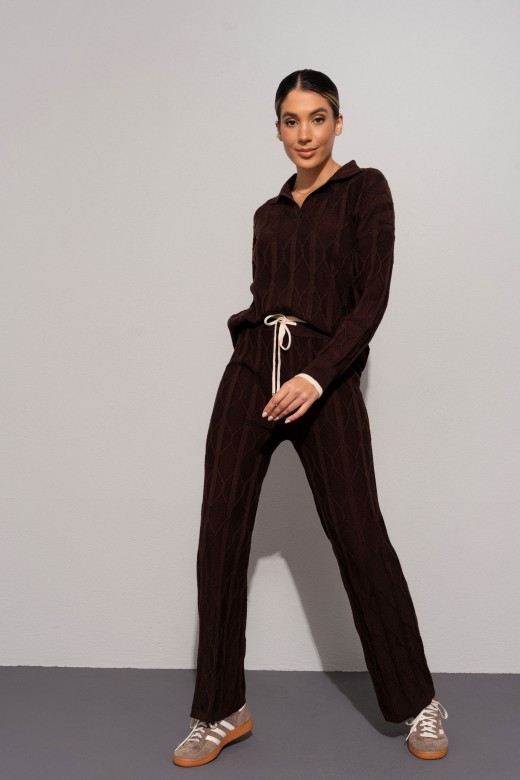 Conjunto de polo e calça em malha trabalhada Conjunto de polo e calça em malha trabalhada