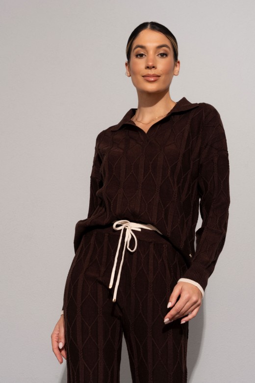 Conjunto de polo e calça em malha trabalhada Conjunto de polo e calça em malha trabalhada