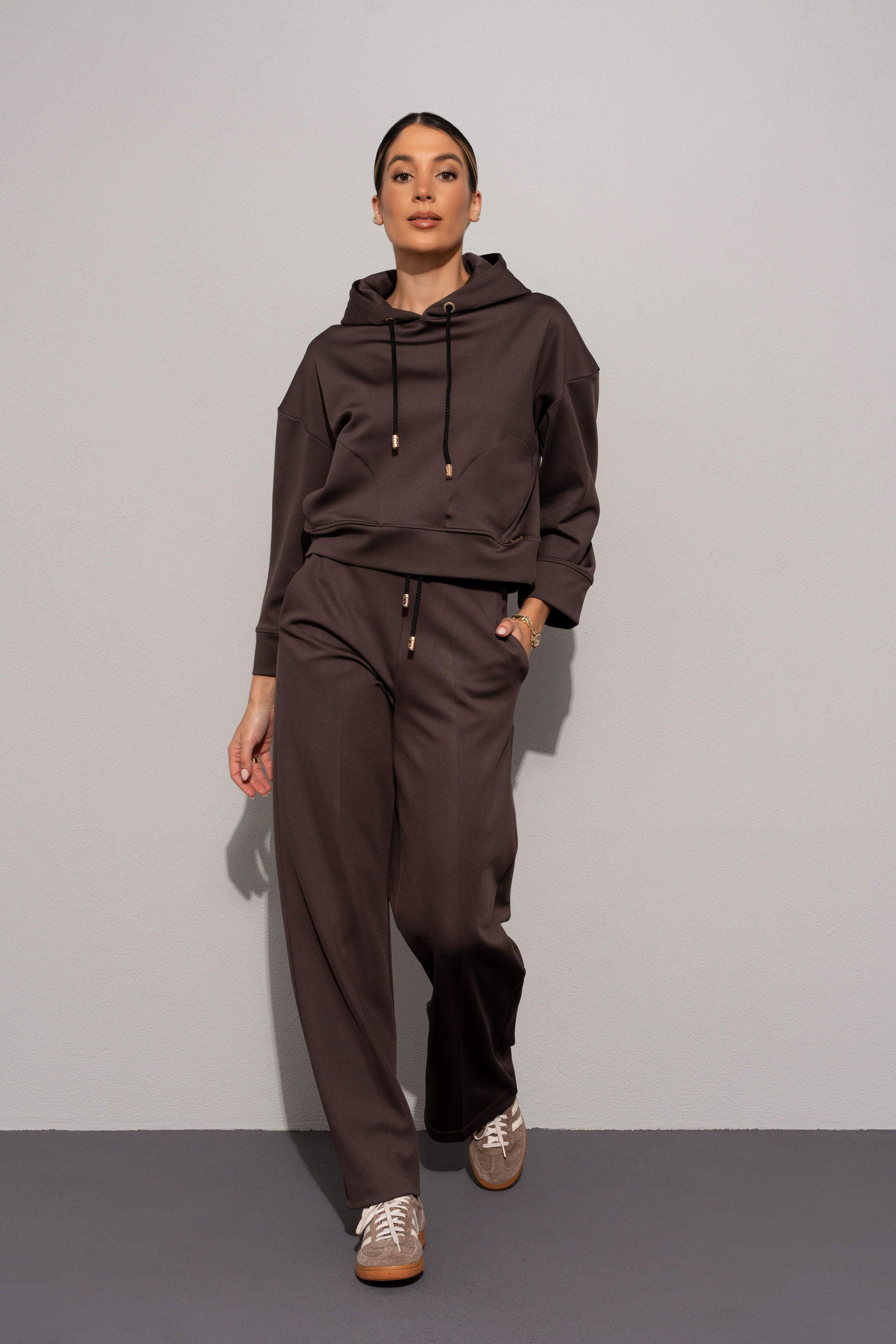 Cropped hoodie with metal cord ends