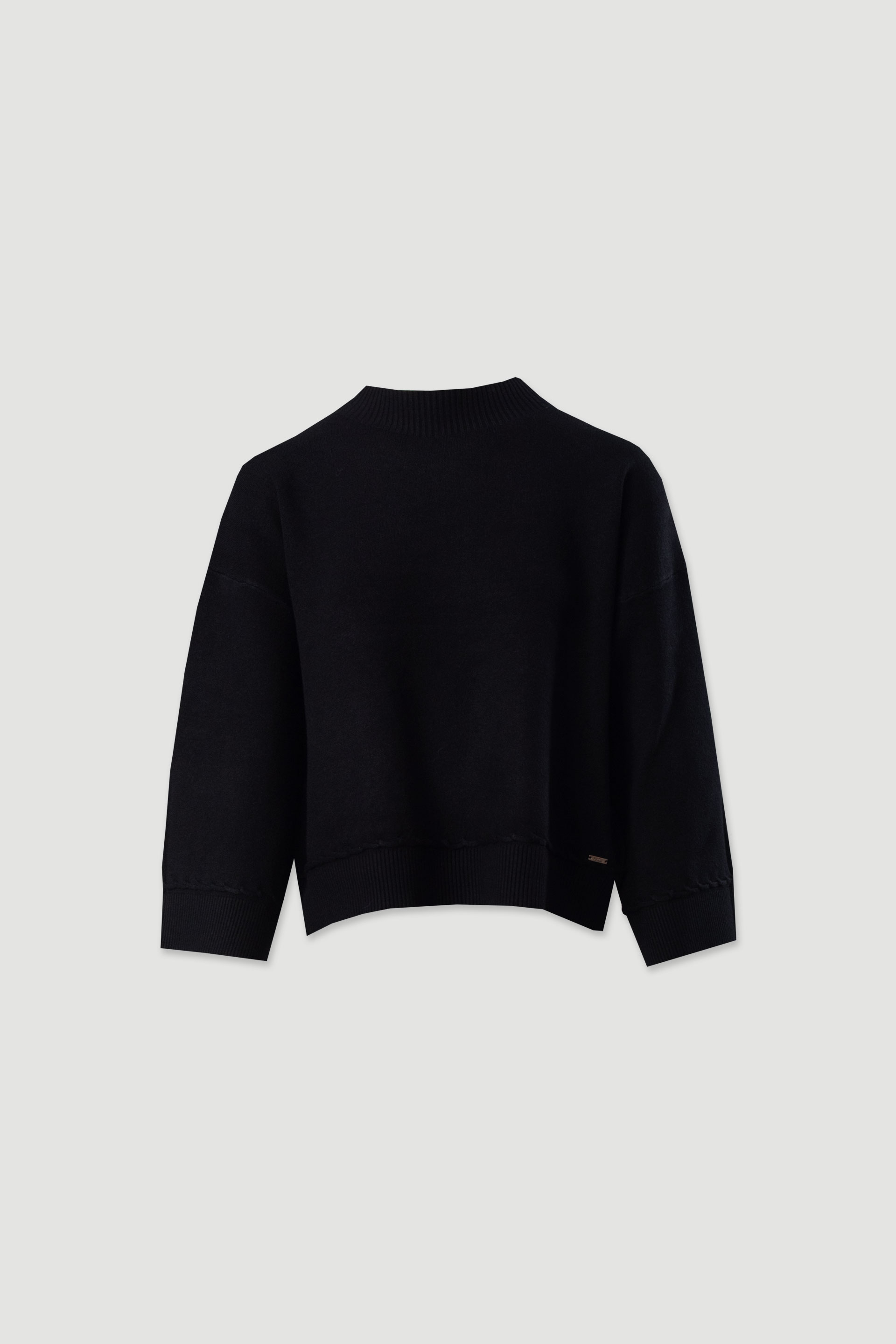 Knit sweater with 3/4