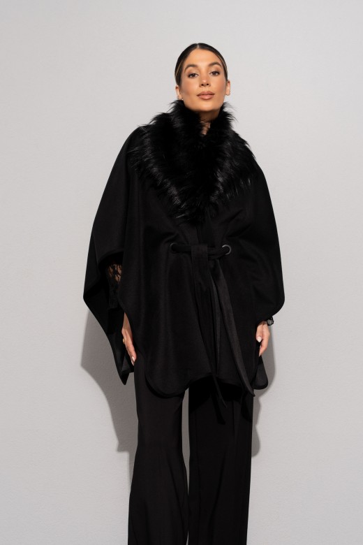 Cape avec col en fausse fourrure et ceinture