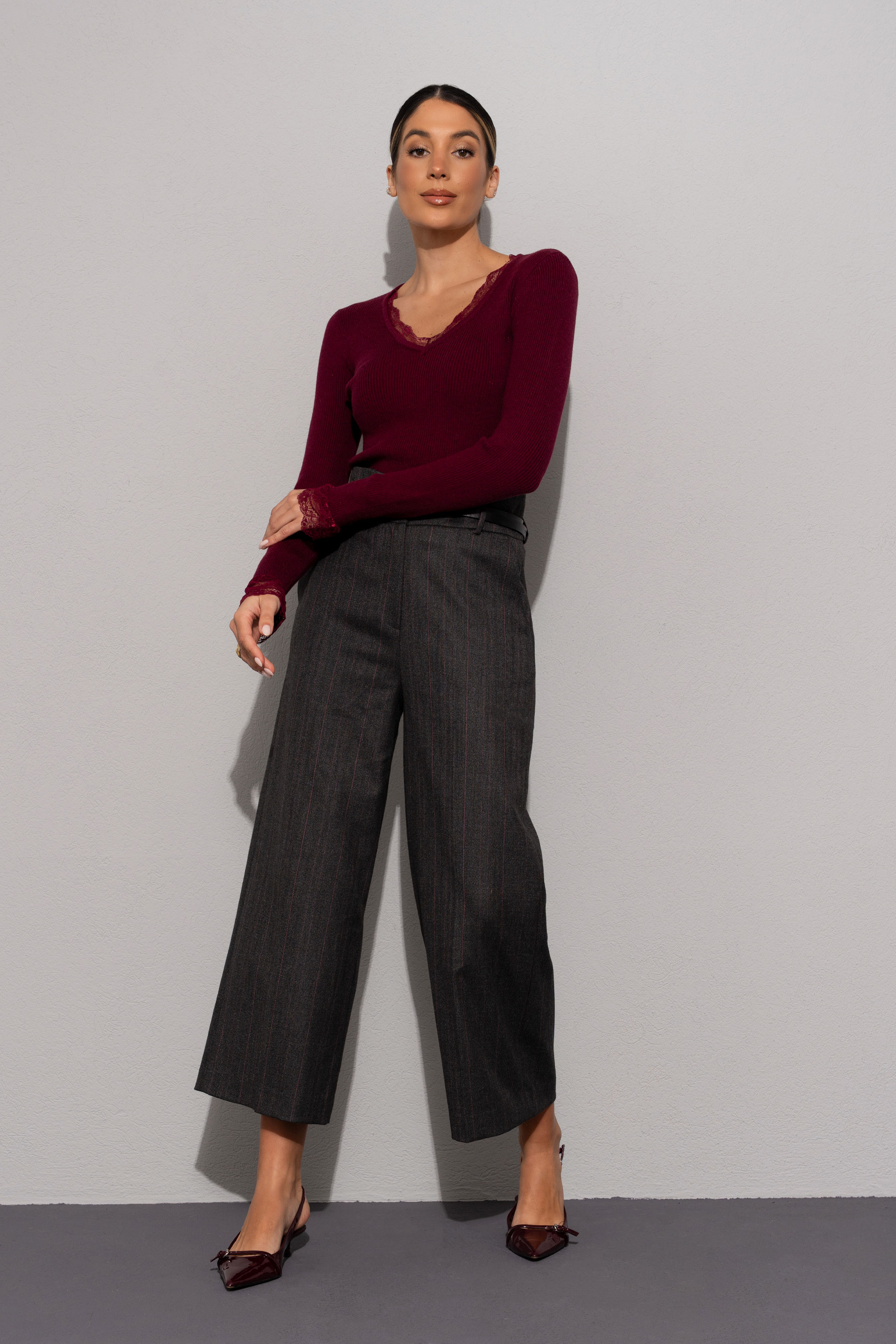 Pull en maille côtelée avec détail en dentelle