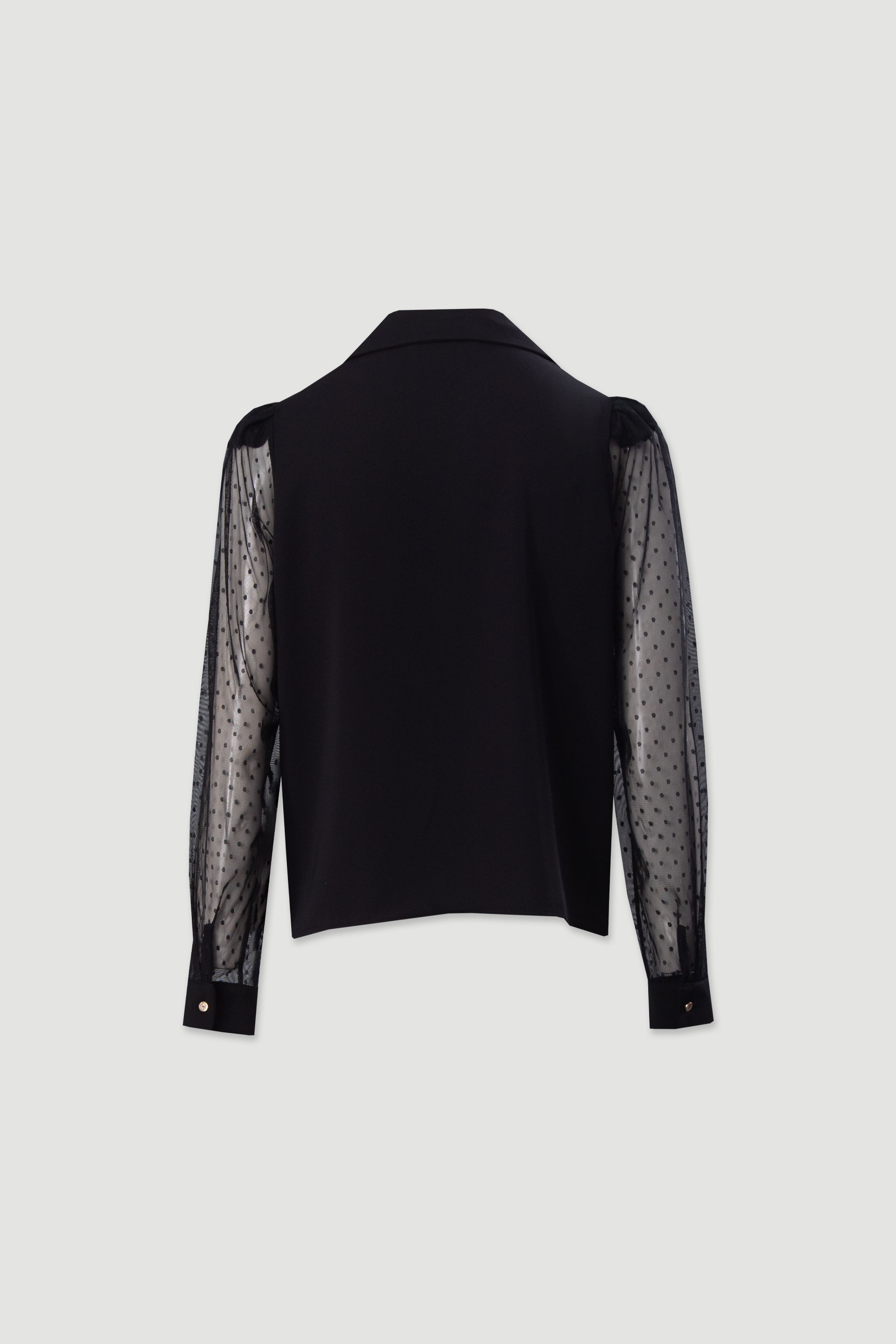 Blusa con mangas transparentes en plumeti