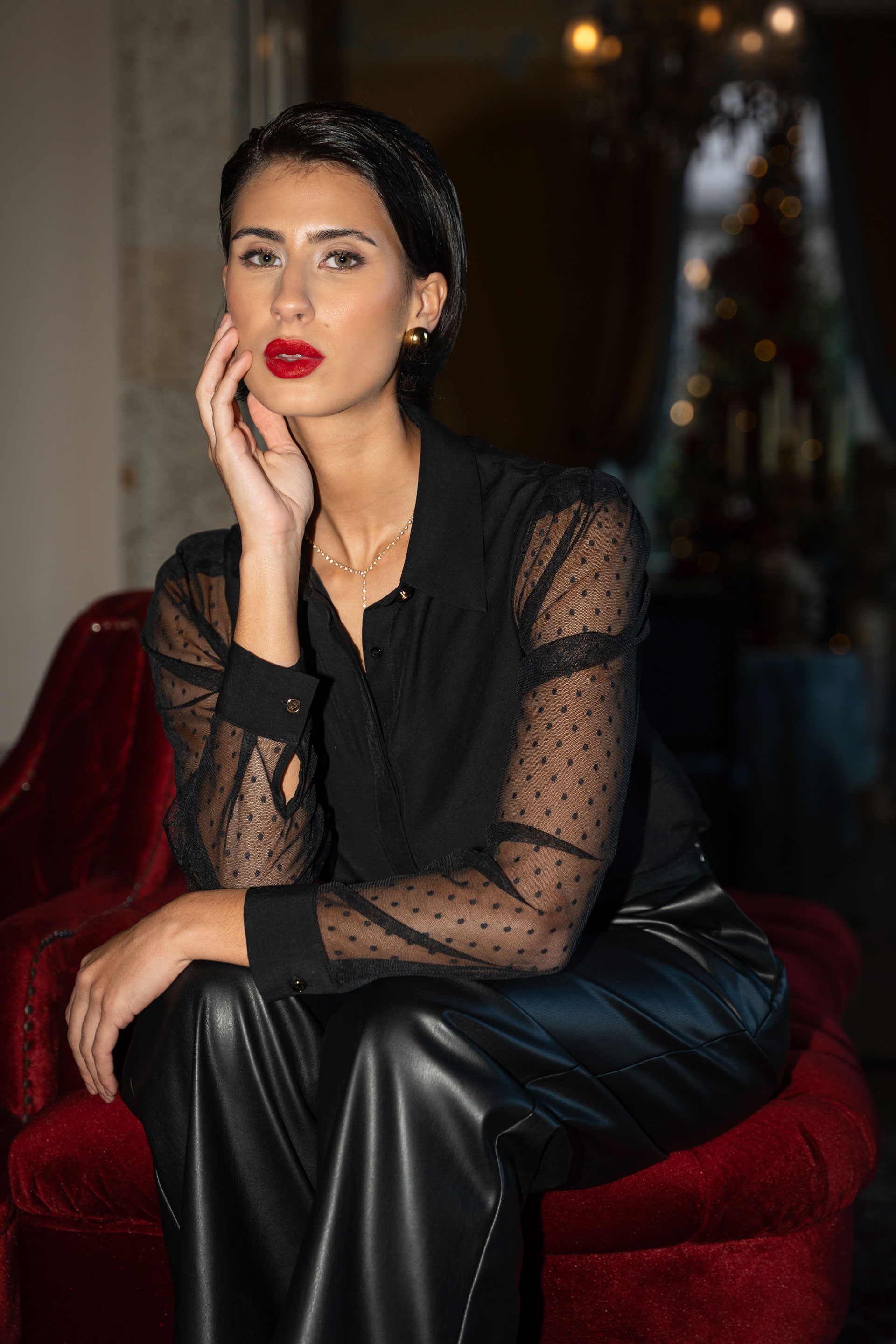 Blusa con mangas transparentes en plumeti