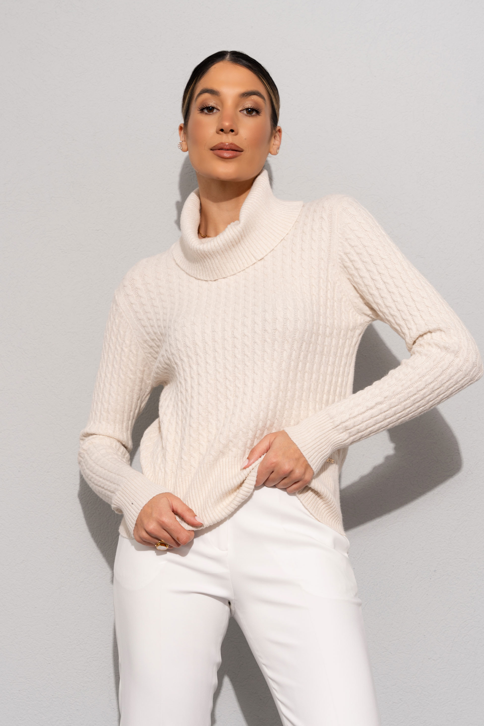 Jersey de cuello alto en punto trabajado