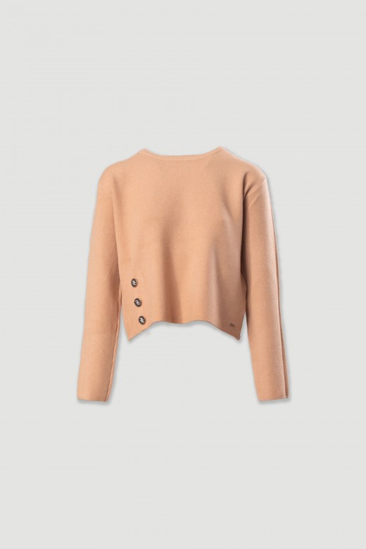 Short knitted sweater with personalized buttons Short knitted sweater with personalized buttons