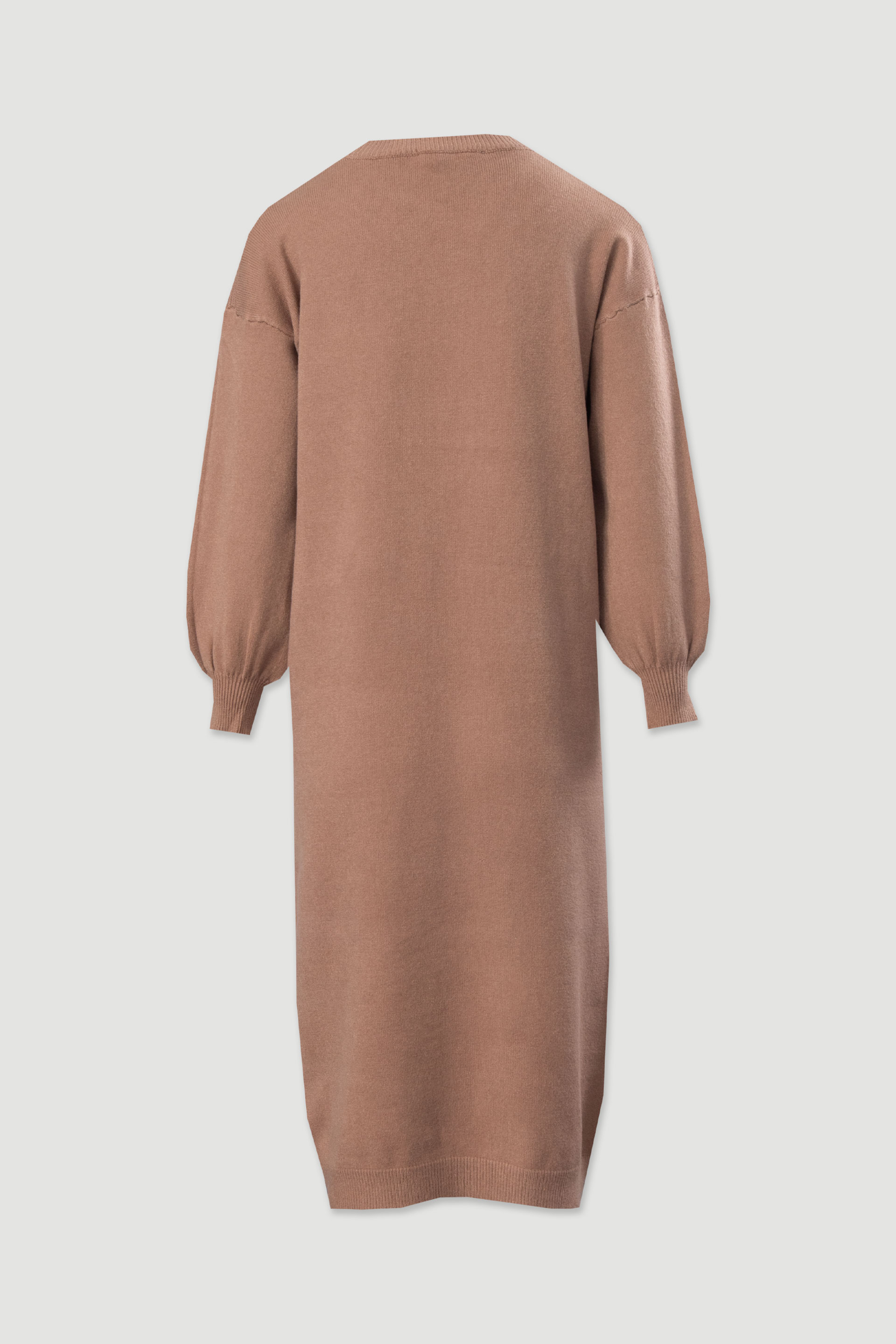 Vestido de malha com detalhe de efeito trabalhado nos ombros