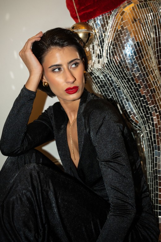 Shimmer knit sweater with v-neckline Shimmer knit sweater with v-neckline