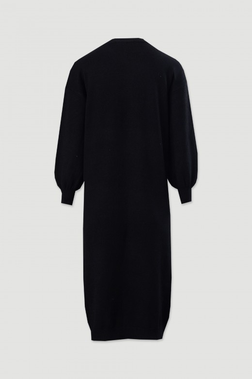 Vestido de malha com detalhe de efeito trabalhado nos ombros Vestido de malha com detalhe de efeito trabalhado nos ombros