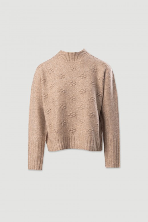 Pull en maille avec d�tail textur� sur le devant