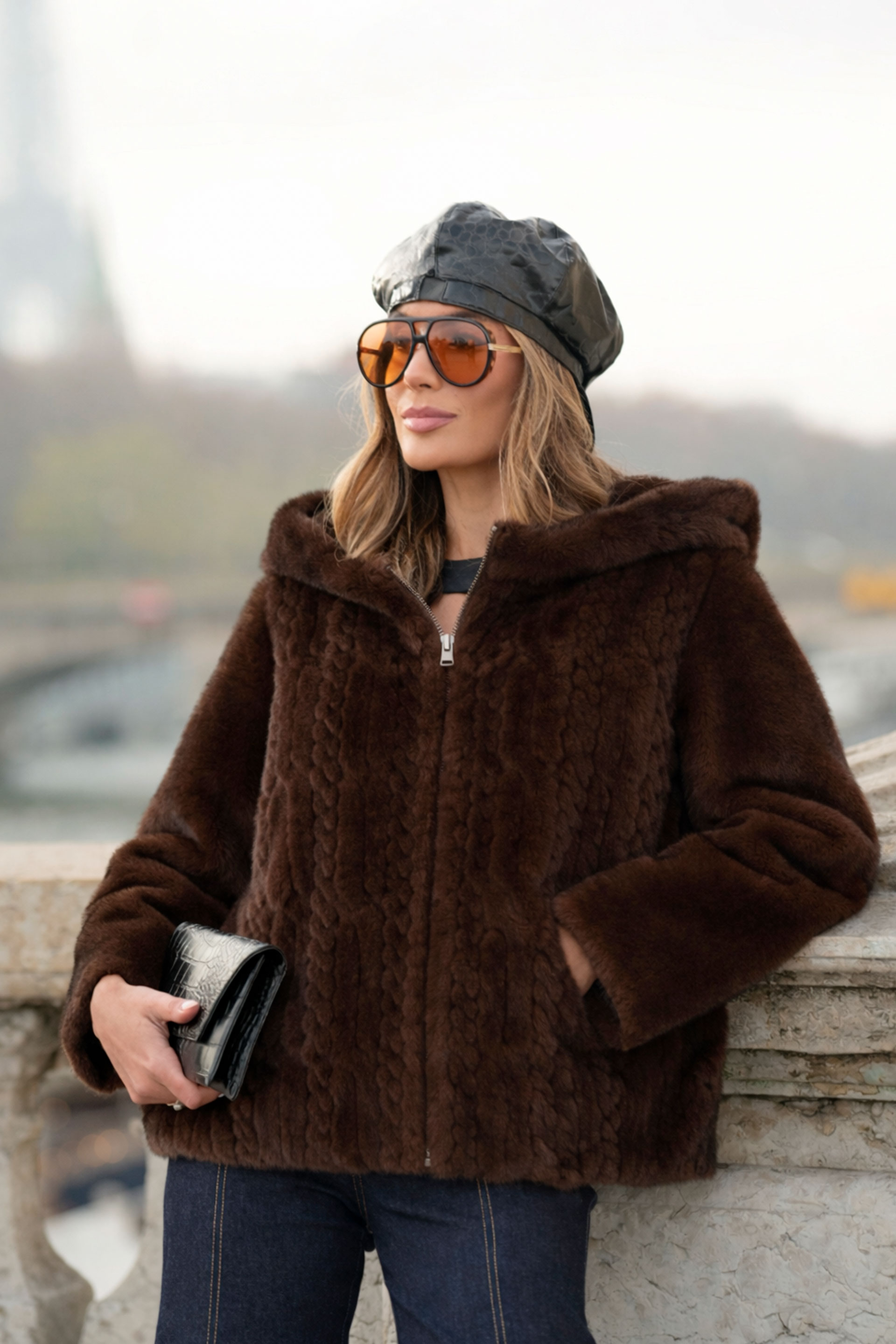 Abrigo de pelo sintético con efecto trenzado