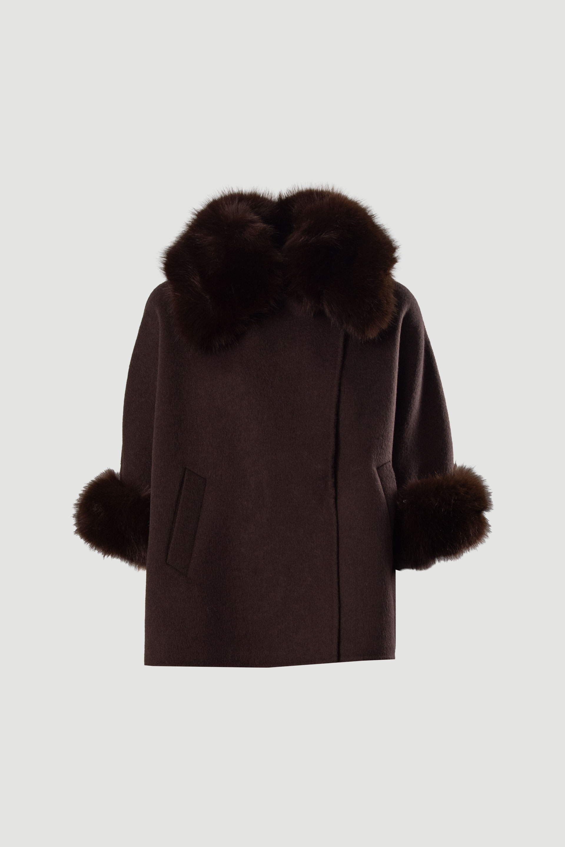 Capa con mezcla de lana y pelo desmontable en el cuello y las mangas