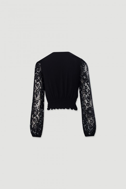 Cropped lace top with v-neckline Cropped lace top with v-neckline