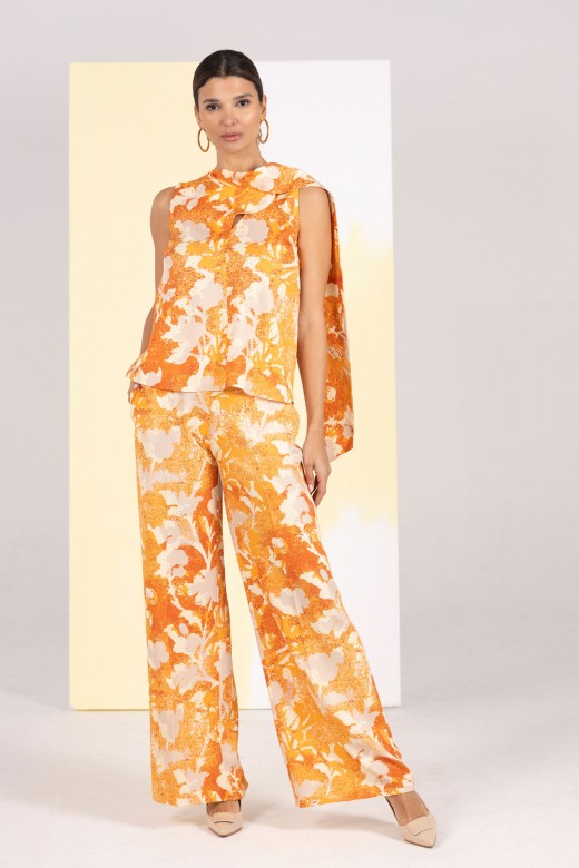 Printed top with neckline detail