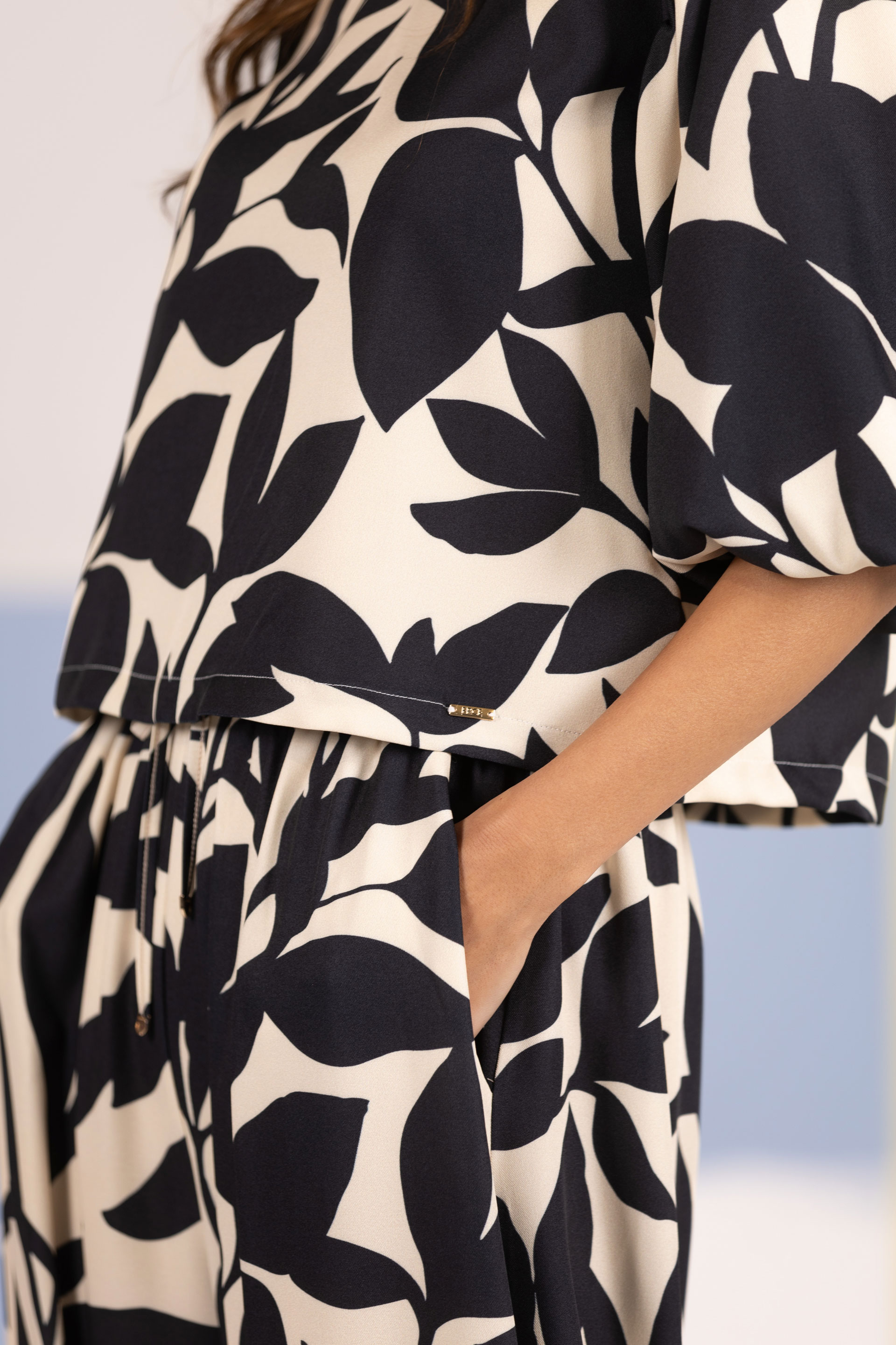 Short printed tunic with puff short sleeves