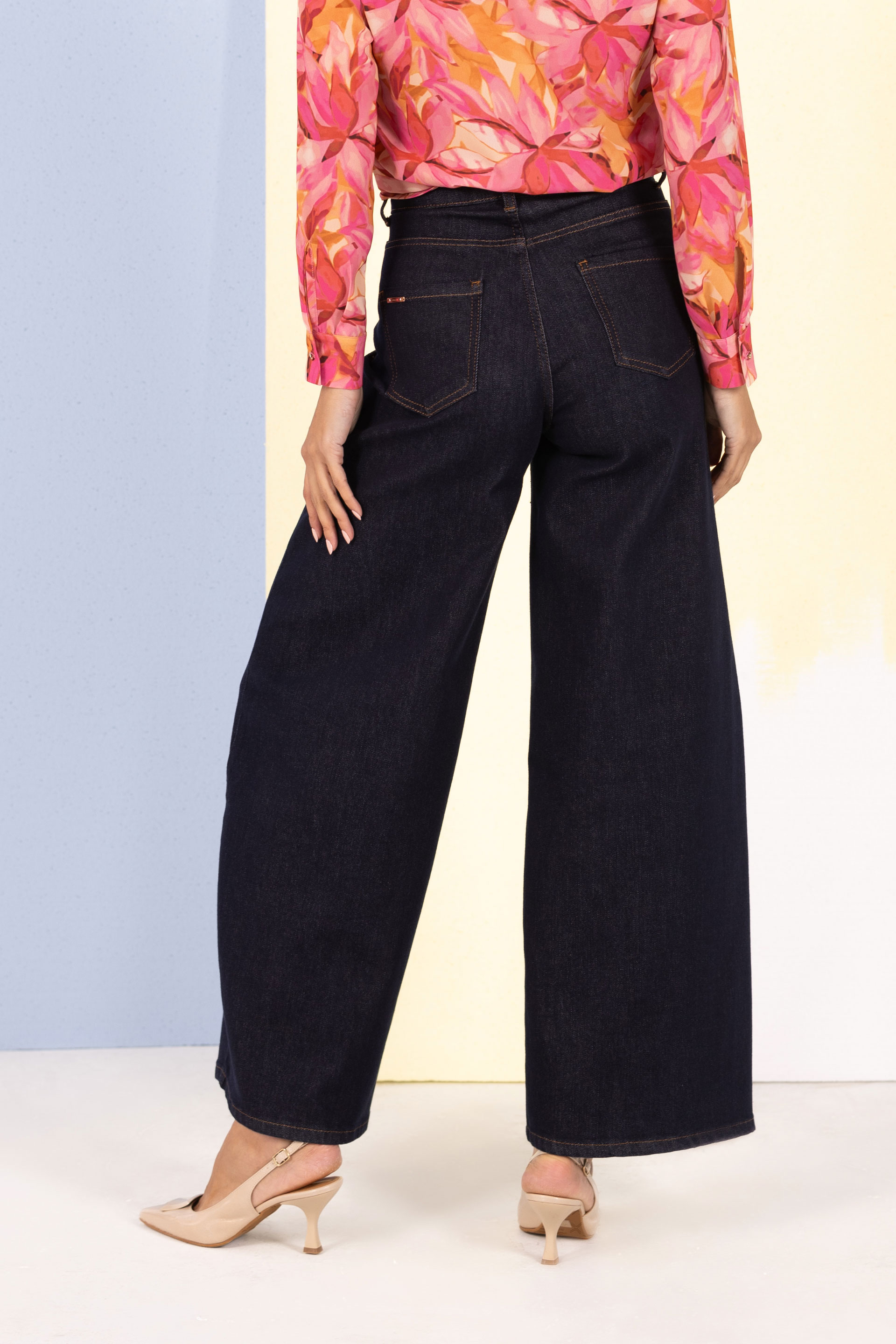 High-waisted balloon jeans
