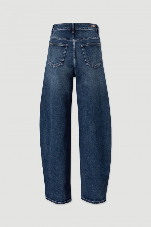 High-waisted balloon jeans with customised button High-waisted balloon jeans with customised button