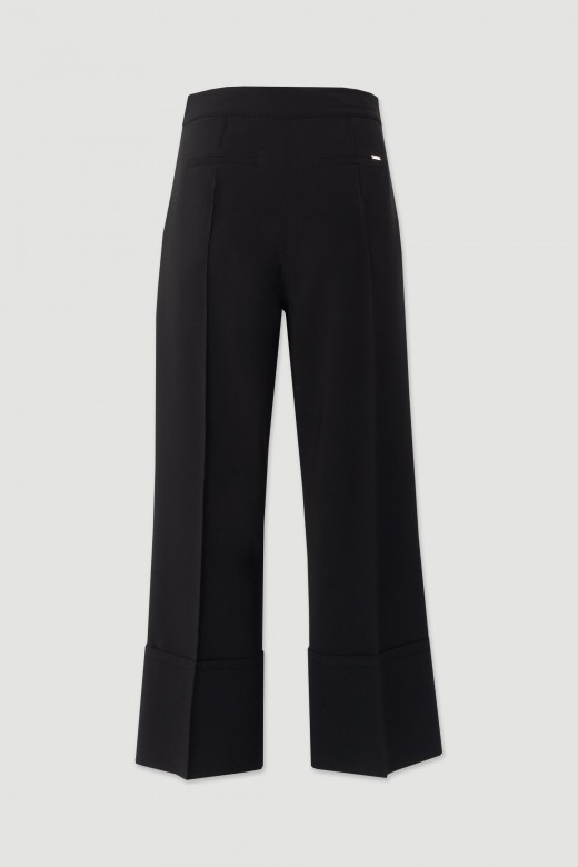 Cropped wide-leg trousers with seam detail Cropped wide-leg trousers with seam detail