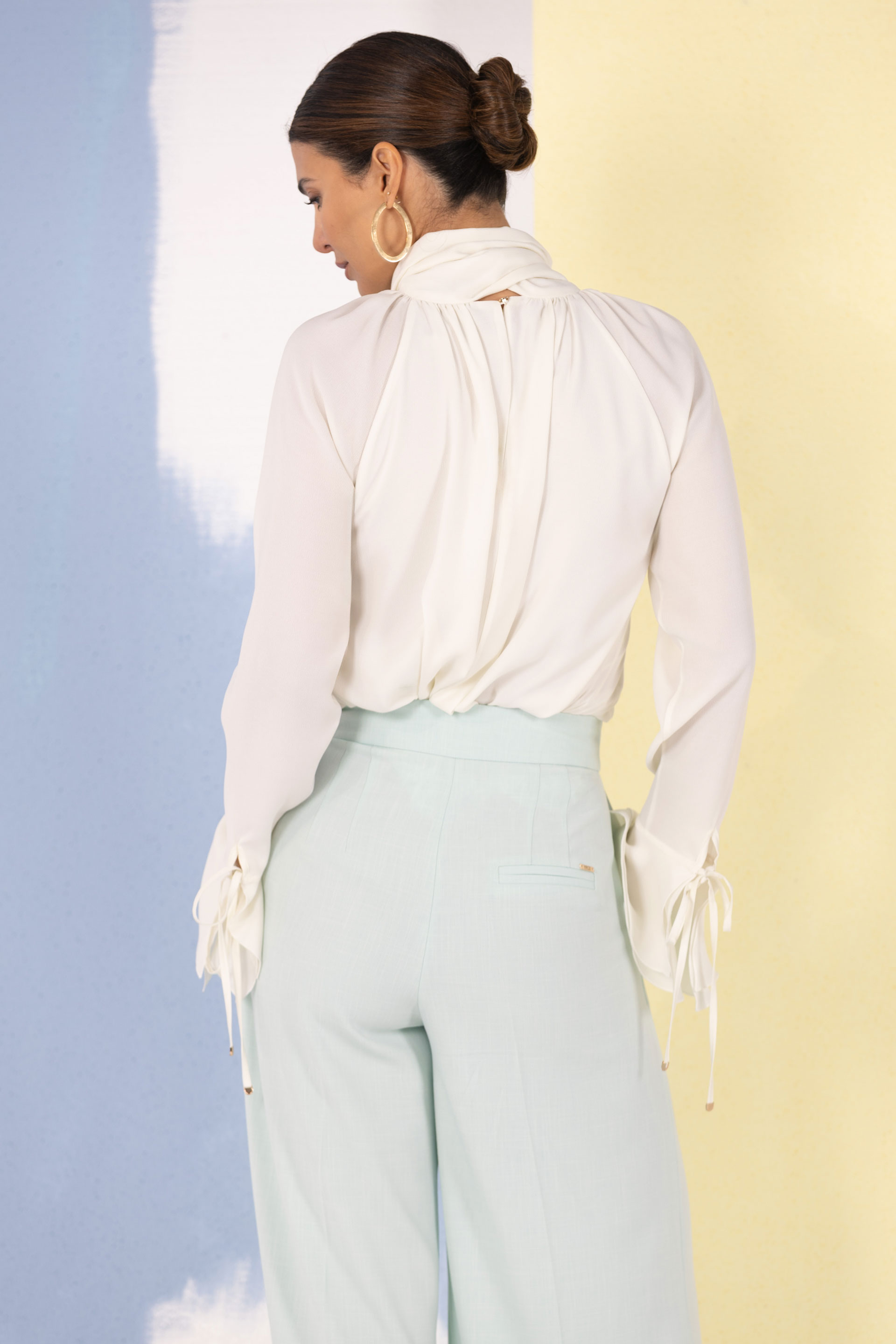 Fluid tunic with high neck and bow