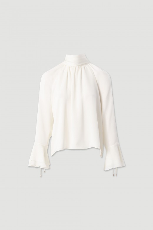 Fluid tunic with high neck and bow