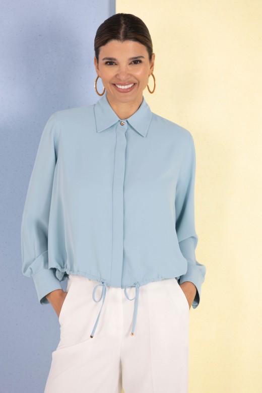 Fluid blouse with adjustable drawstring Fluid blouse with adjustable drawstring