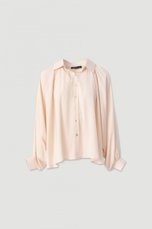 Fluid blouse with batwing sleeves