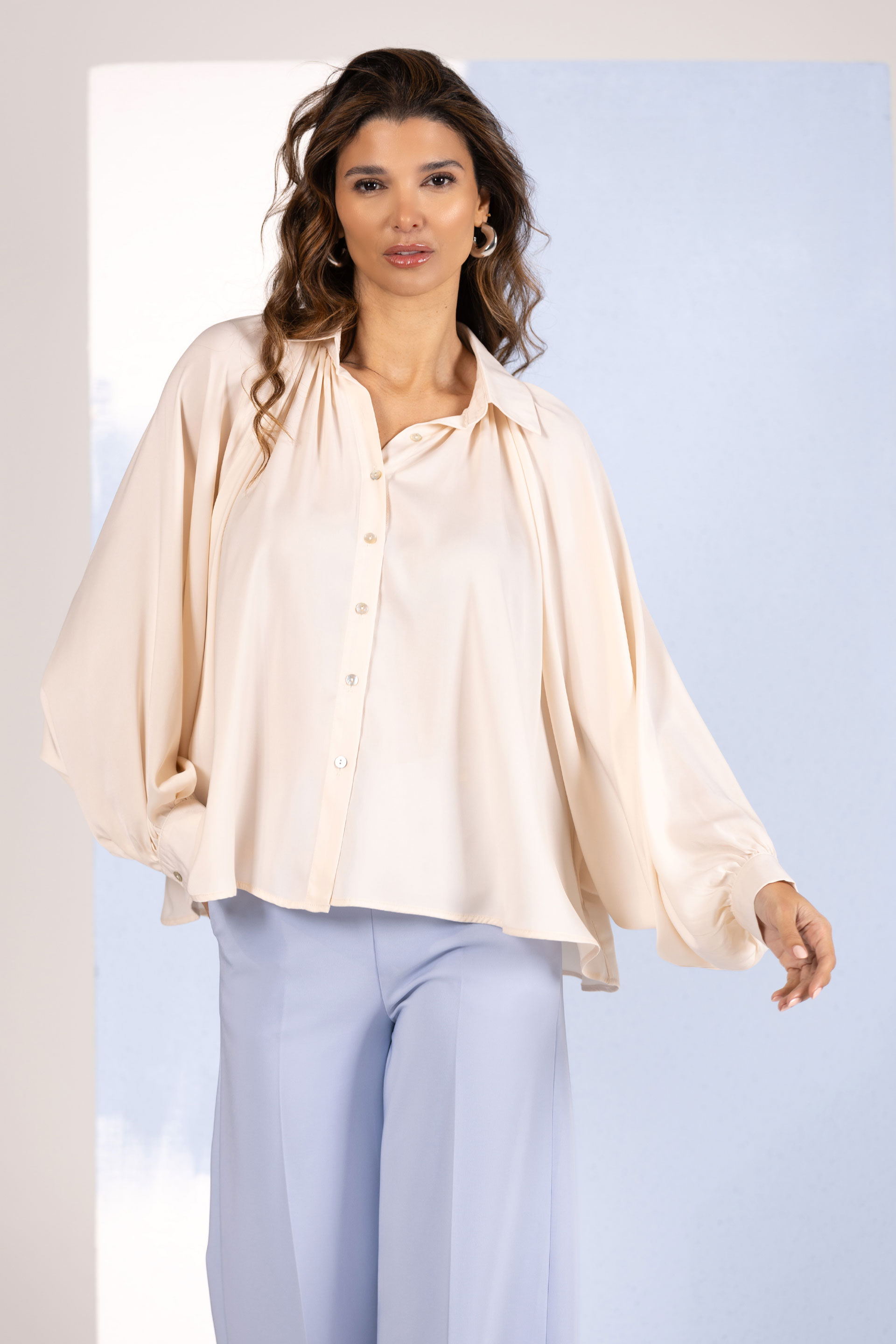 Fluid blouse with batwing sleeves