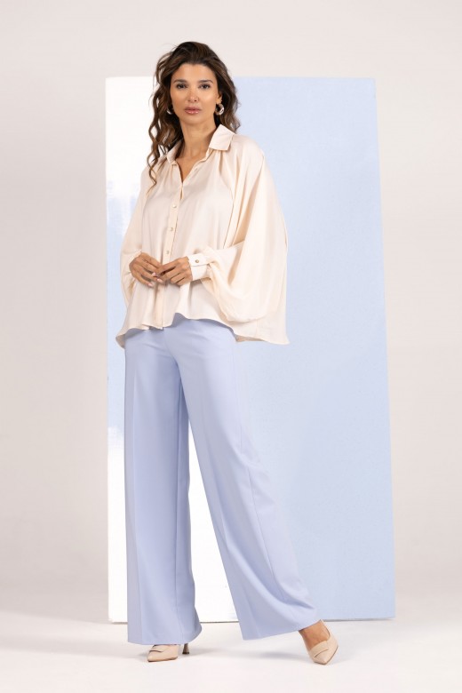 Fluid blouse with batwing sleeves