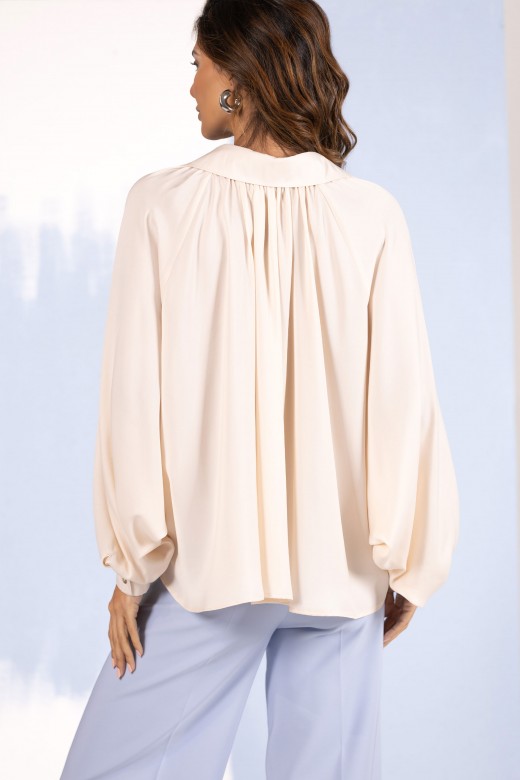 Fluid blouse with batwing sleeves Fluid blouse with batwing sleeves