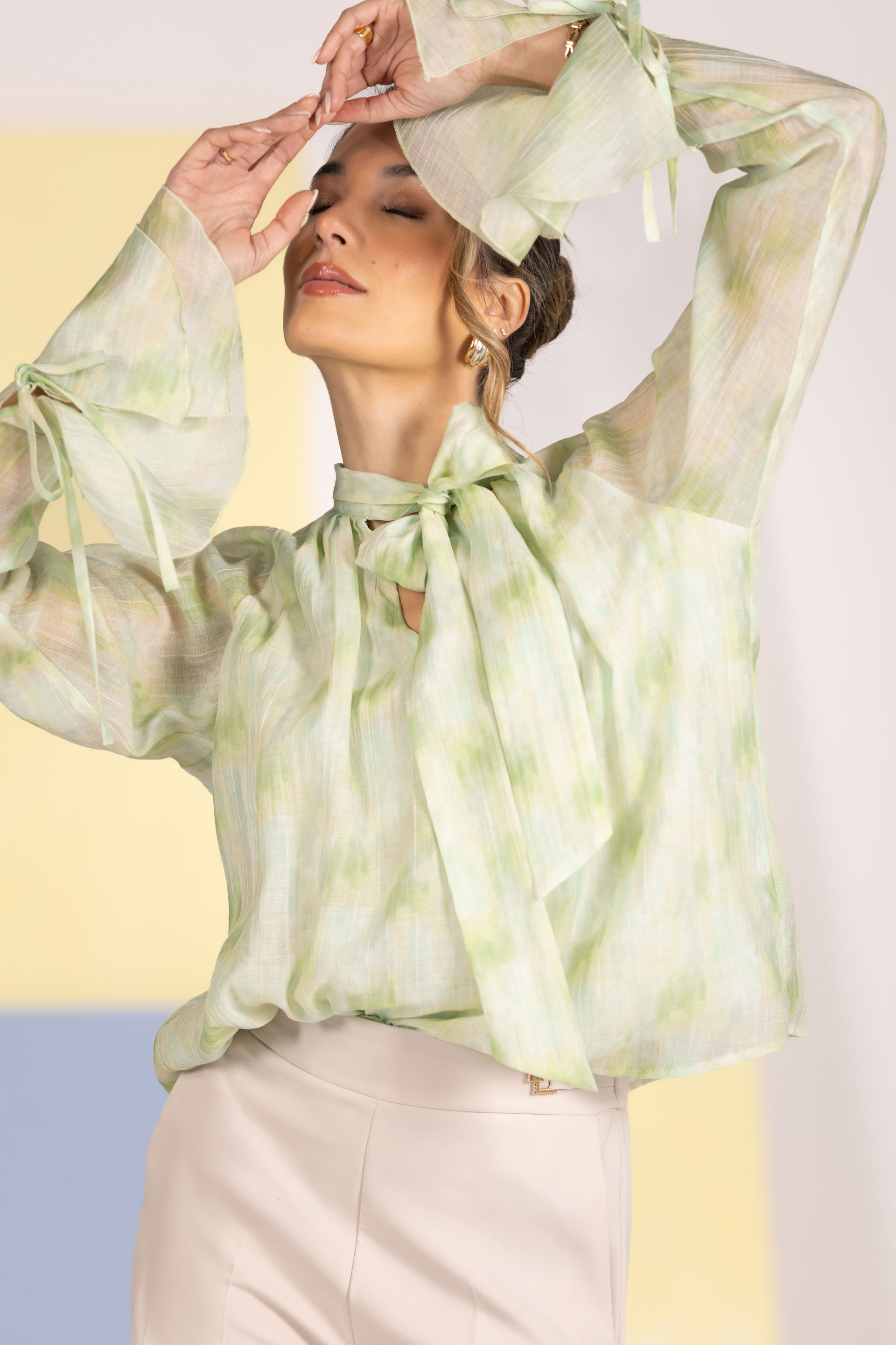 Fluid tunic with bow neckline