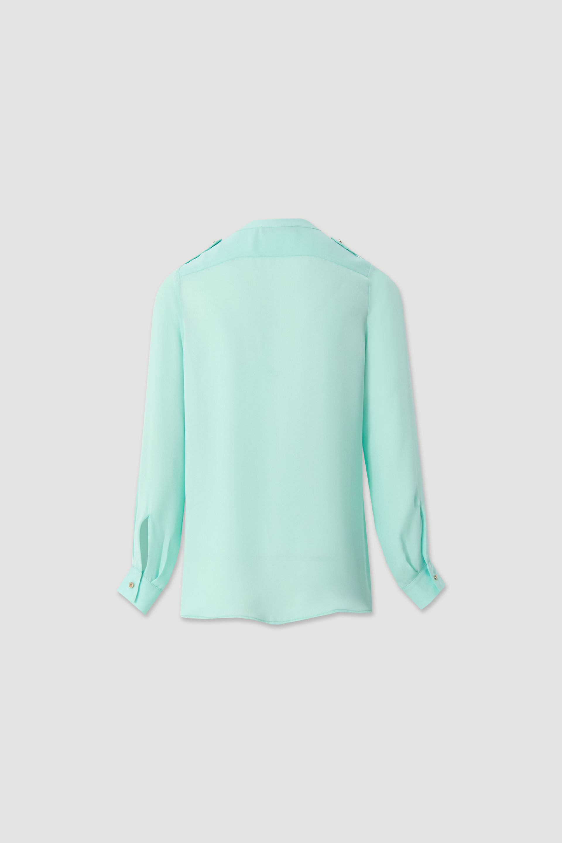Fluid blouse with v-neckline