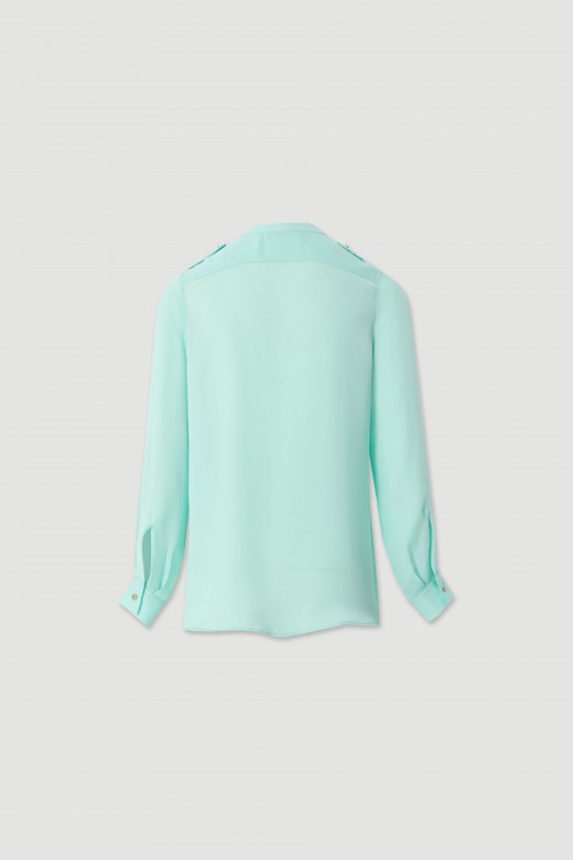 Fluid blouse with v-neckline